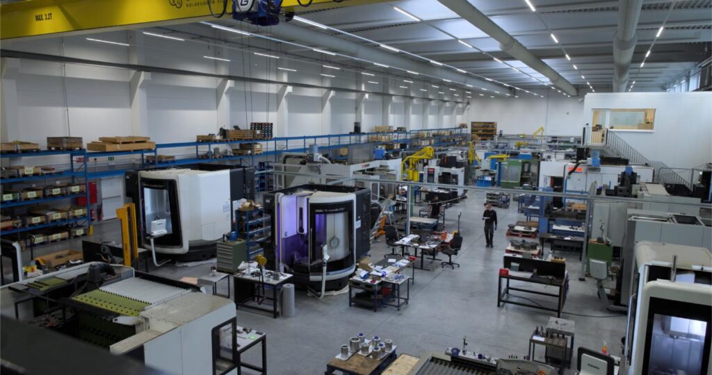 Werkvloer bij BO-Solutions met modern machinepark